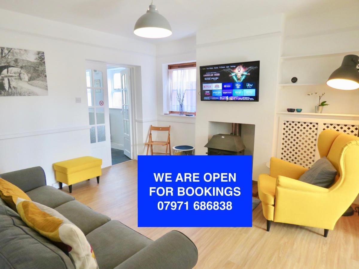Lyndale House - Exclusive Use, Self Catering, Fpventures Stroud Villa Stroud  Ngoại thất bức ảnh