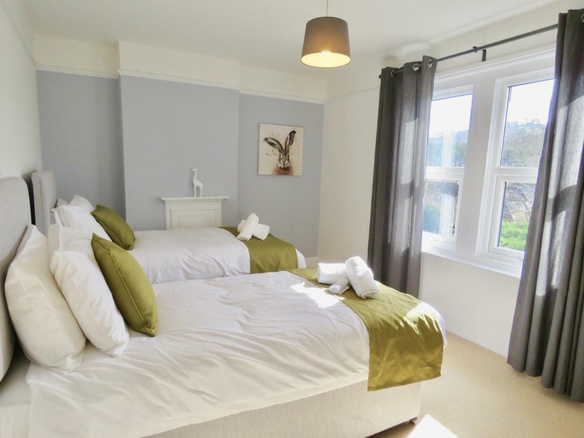 Lyndale House - Exclusive Use, Self Catering, Fpventures Stroud Villa Stroud  Ngoại thất bức ảnh