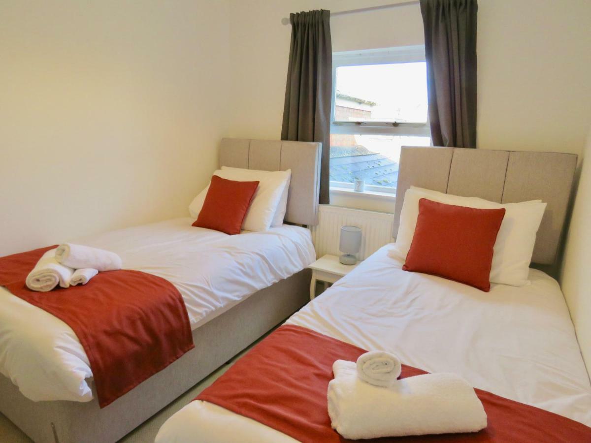Lyndale House - Exclusive Use, Self Catering, Fpventures Stroud Villa Stroud  Ngoại thất bức ảnh